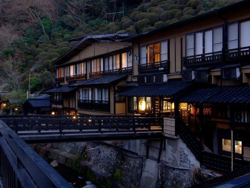 Kurokawa Onsen Yama No Yado Shinmeikan มินามิโอกุนิ ภายนอก รูปภาพ