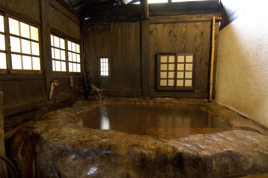 Kurokawa Onsen Yama No Yado Shinmeikan มินามิโอกุนิ ภายนอก รูปภาพ