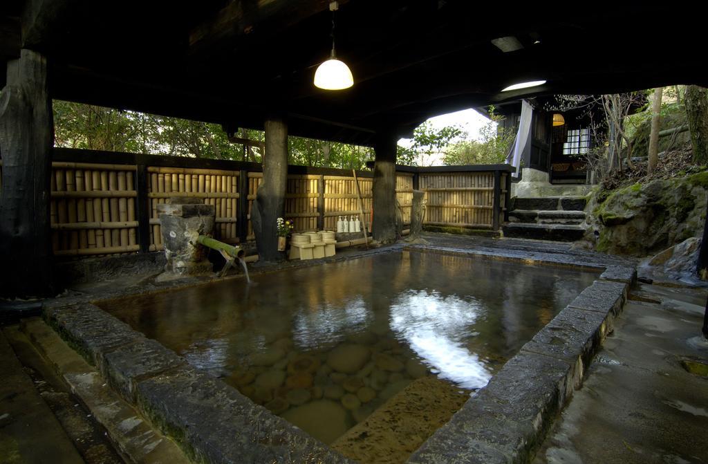 Kurokawa Onsen Yama No Yado Shinmeikan มินามิโอกุนิ ภายนอก รูปภาพ
